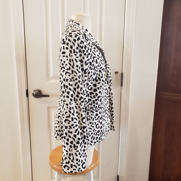 Newman Marcus Exclusive Size Small - Picture 2 of 6